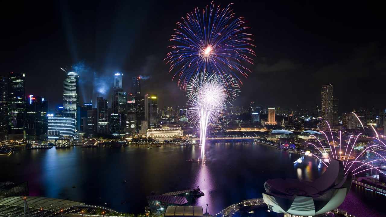 Marina Bay Sands and the Singapore skyline at night