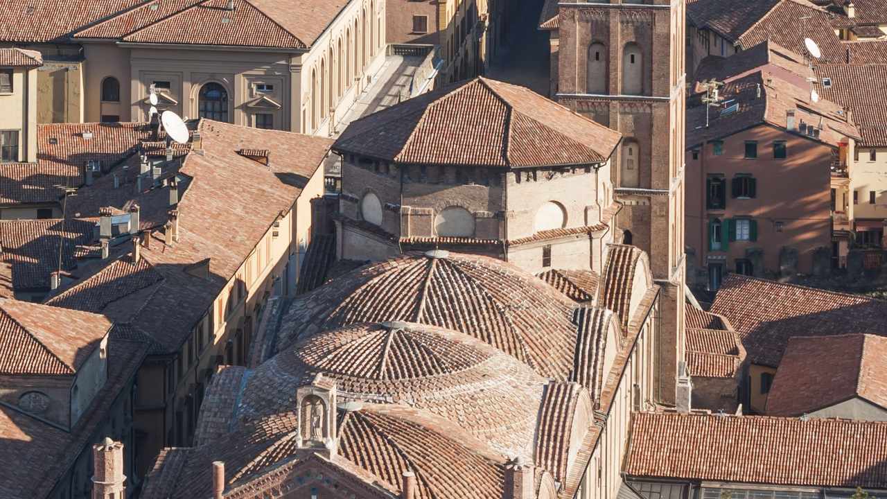 Historic church and porticoes in Bologna, home to the University of Bologna and DSU student grants